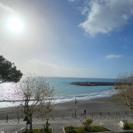 Galene - Beachfront In Costa D'Amalfi Maiori Εξωτερικό φωτογραφία