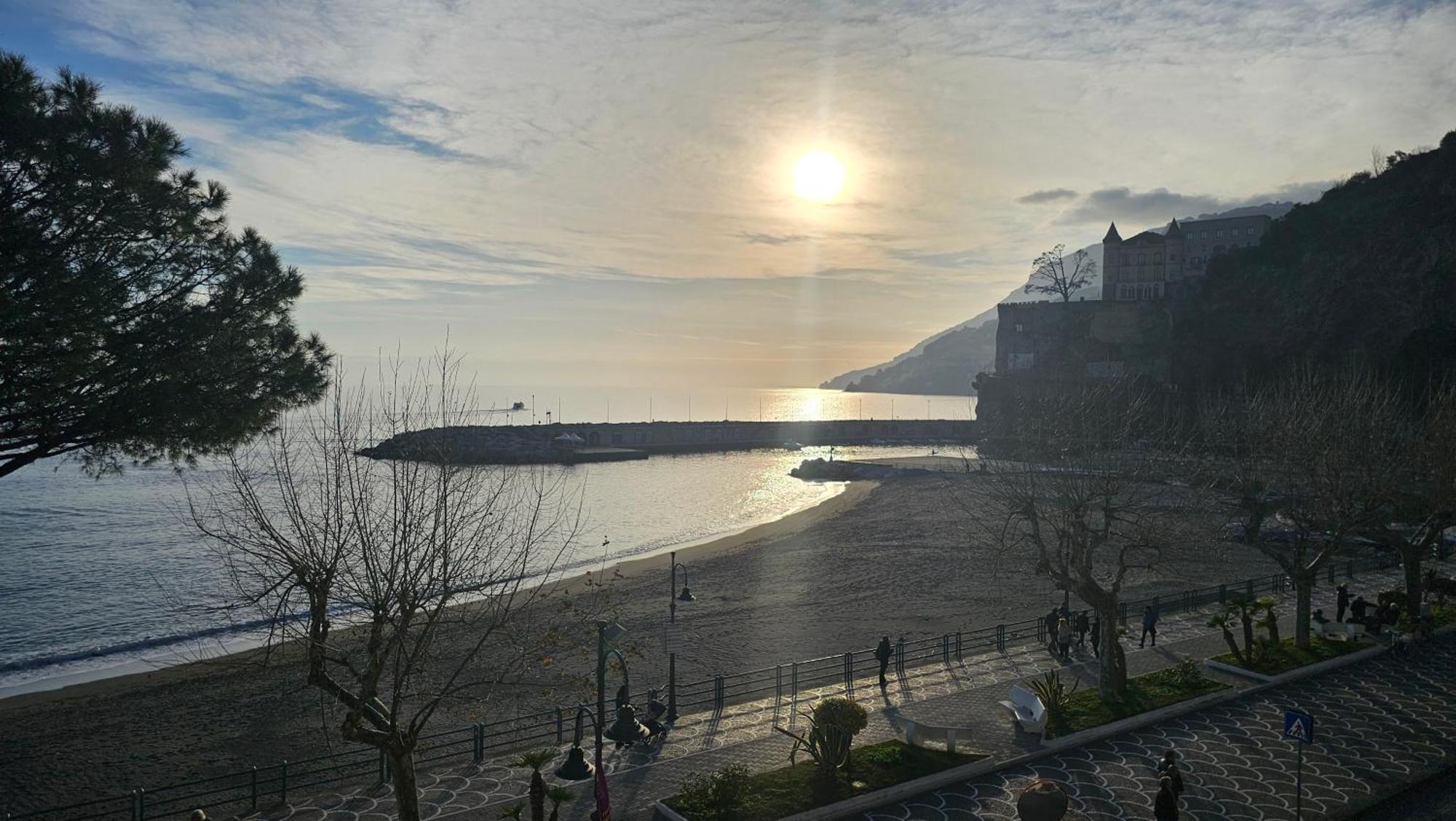 Galene - Beachfront In Costa D'Amalfi Maiori Εξωτερικό φωτογραφία