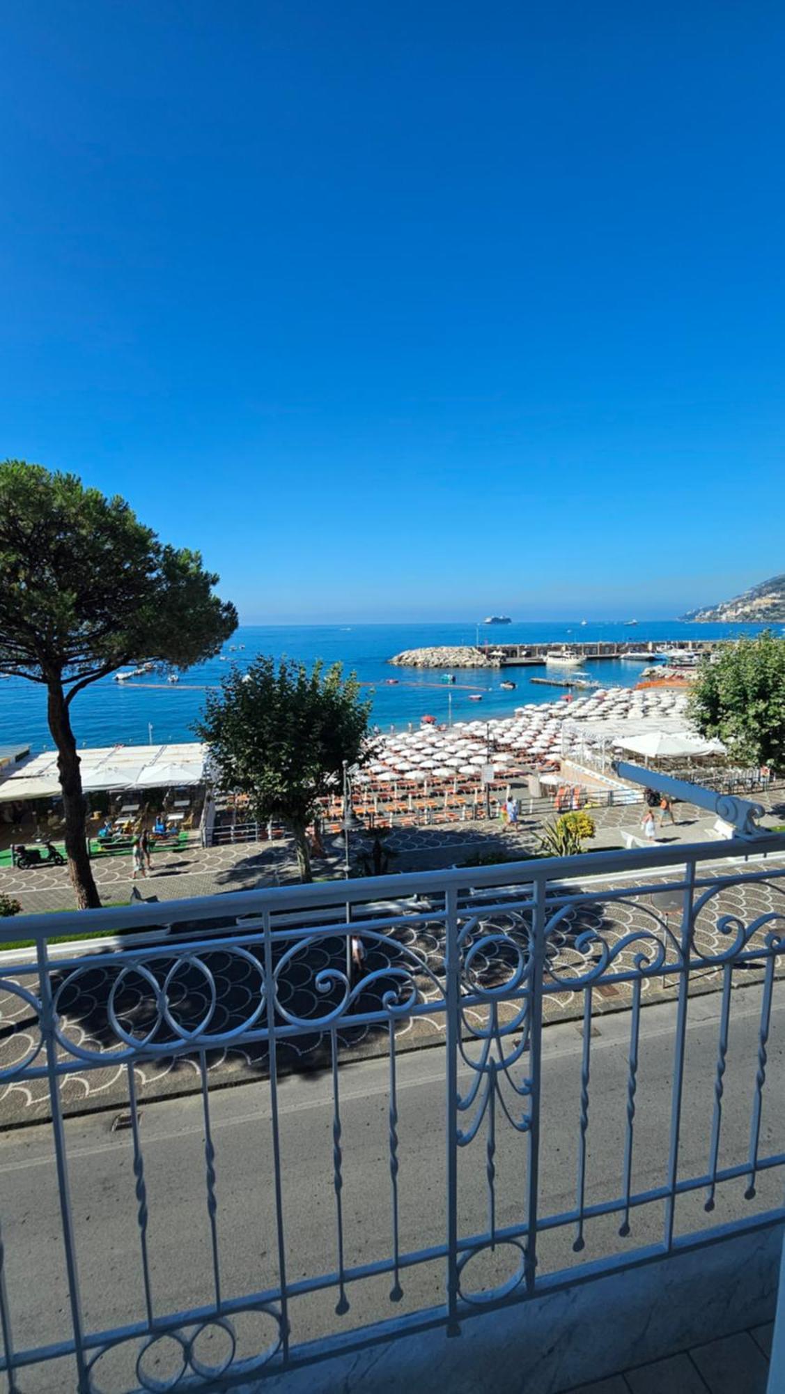 Galene - Beachfront In Costa D'Amalfi Maiori Εξωτερικό φωτογραφία