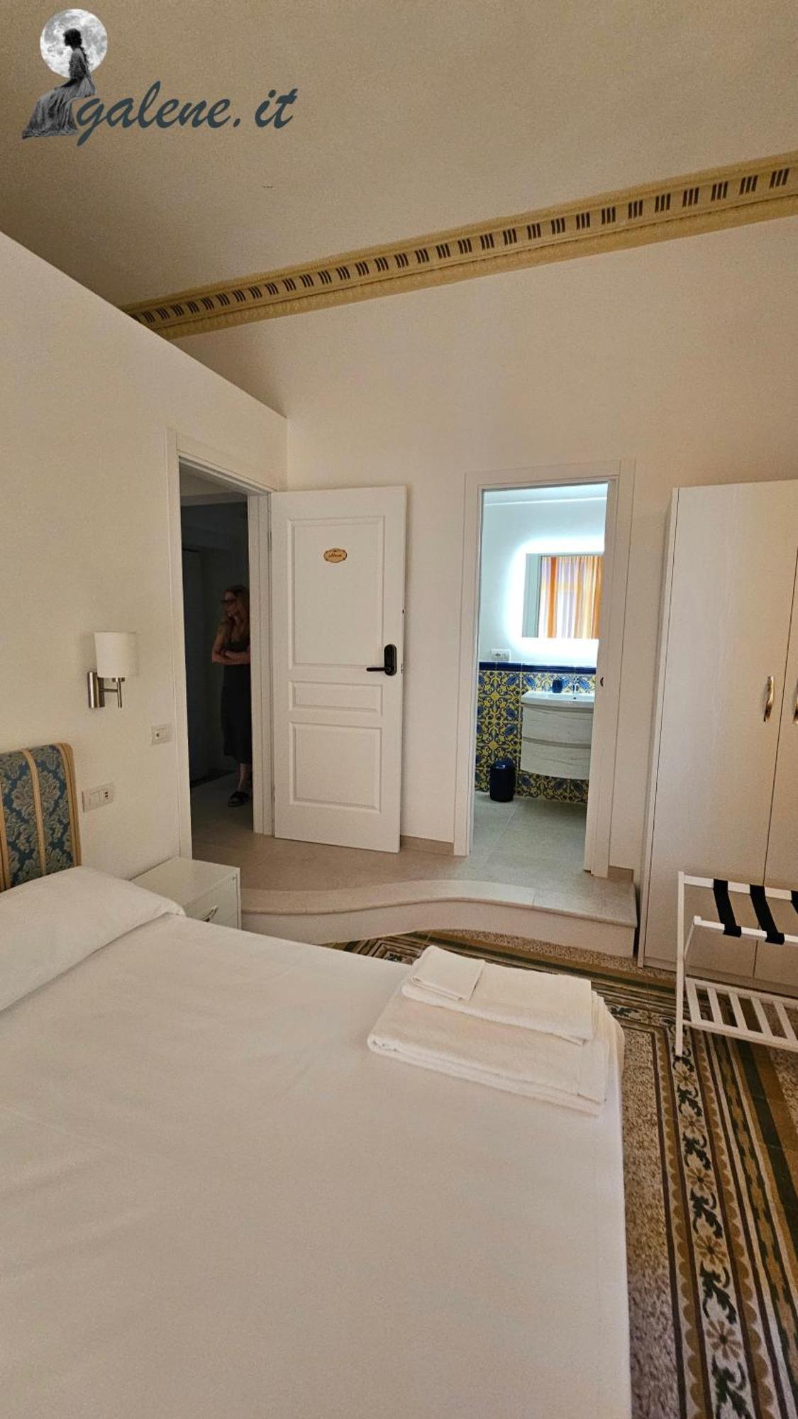 Galene - Beachfront In Costa D'Amalfi Maiori Εξωτερικό φωτογραφία