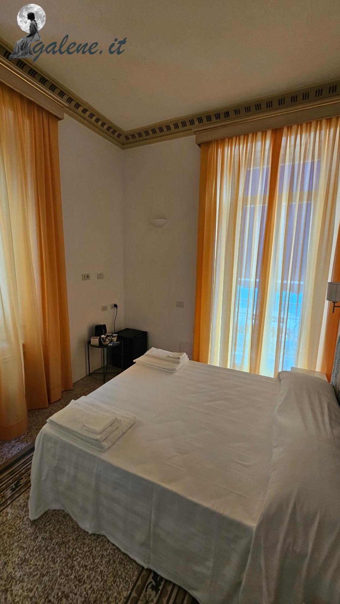 Galene - Beachfront In Costa D'Amalfi Maiori Εξωτερικό φωτογραφία
