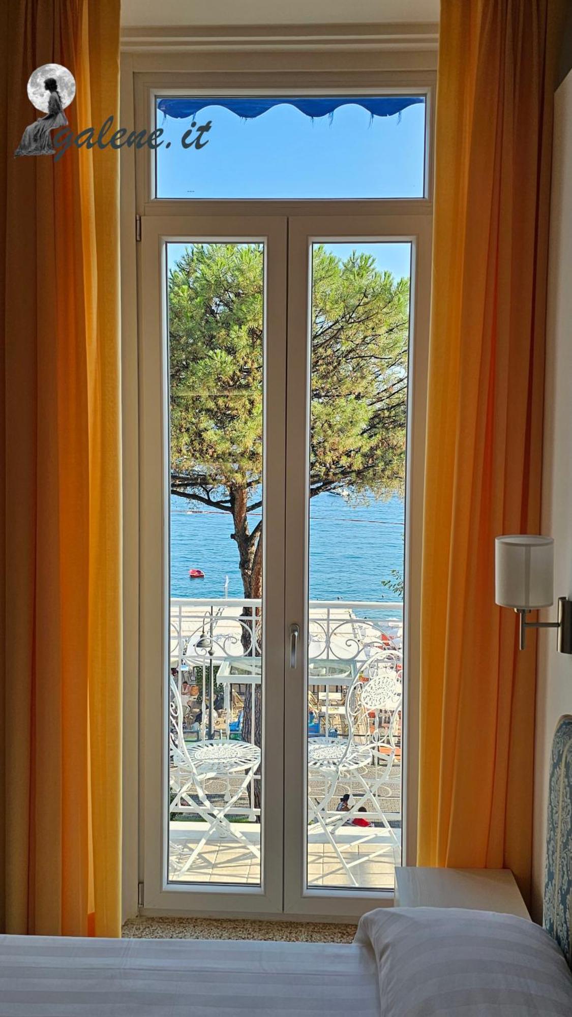 Galene - Beachfront In Costa D'Amalfi Maiori Εξωτερικό φωτογραφία