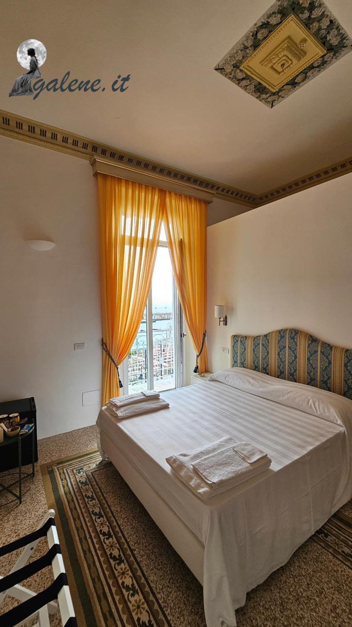 Galene - Beachfront In Costa D'Amalfi Maiori Εξωτερικό φωτογραφία