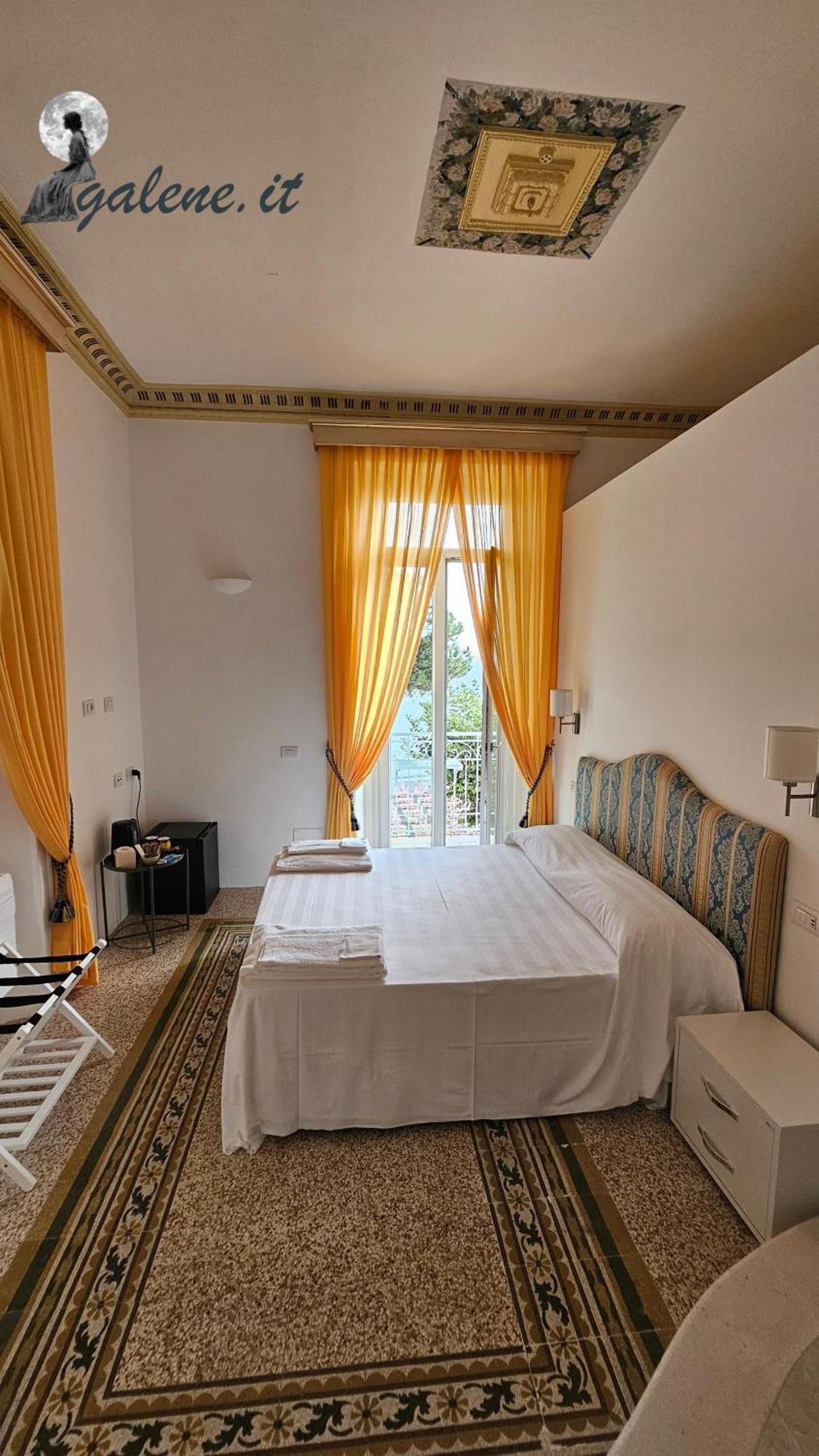 Galene - Beachfront In Costa D'Amalfi Maiori Εξωτερικό φωτογραφία