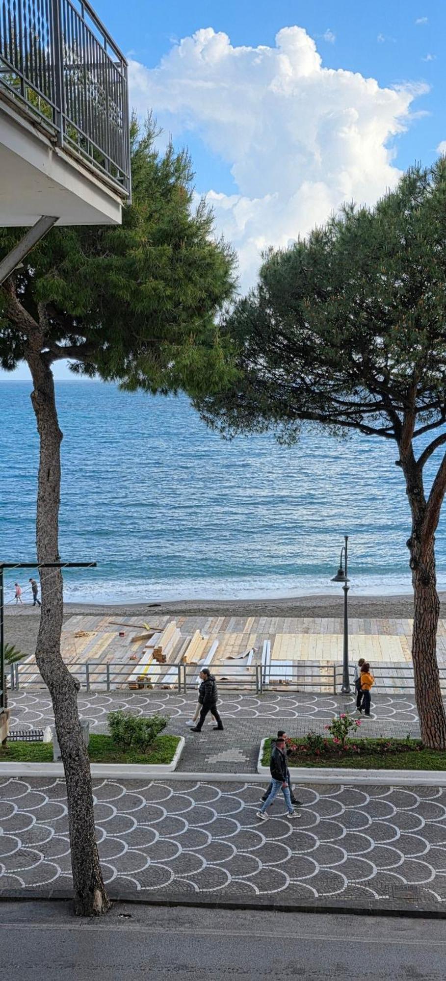 Galene - Beachfront In Costa D'Amalfi Maiori Εξωτερικό φωτογραφία